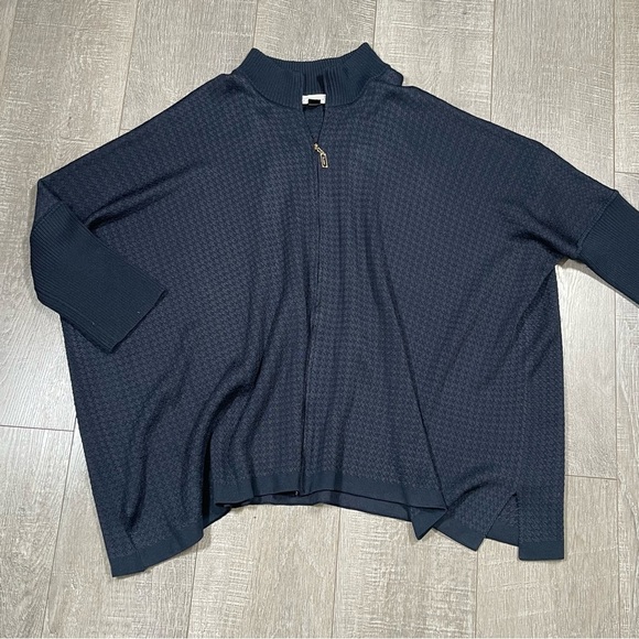 ST JOHN SPORT Loose fit Knit Sweater Size L Navy full zipper - Picture 2 of 15